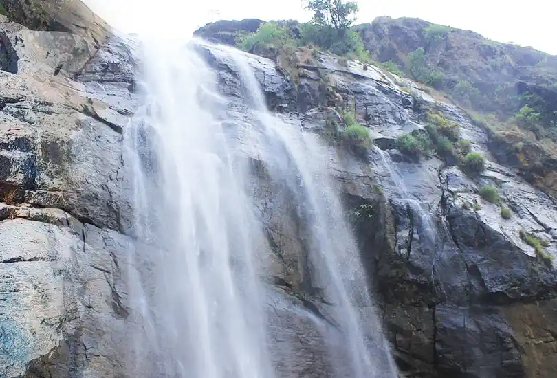 Puliyancholai Falls